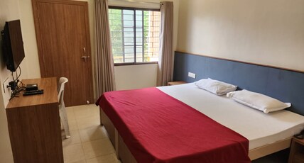 Hotel Madhuban Room Type - Deluxe King Room