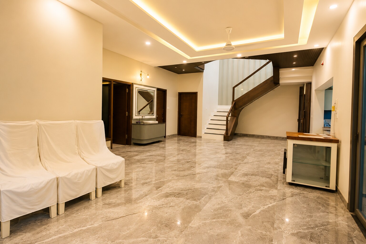 The Royal Grove - Luxury Stay by AV Khanna - Tap to explore photos