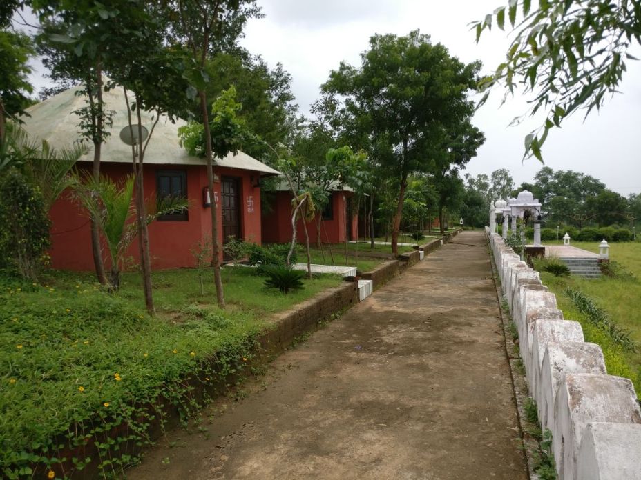 Deshawar Resort - Zanzari Waterfalls - Tap to explore photos
