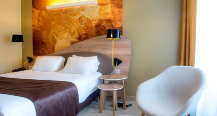 Holiday Inn Reims Centre, an IHG Hotel Room Type - 1 Queen Bed Premium Balcony