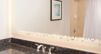 Embassy Suites Raleigh-Crabtree Room Type - 2 DBLS PREMIUM STE NOSMOK