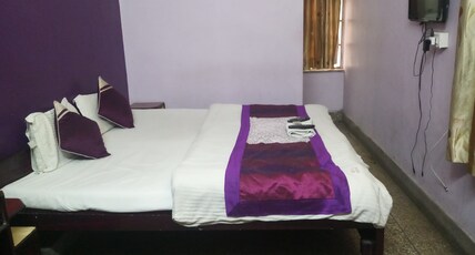 Hotel Green - 0.4km from Railway Station Room Type - AC Semi Deluxe