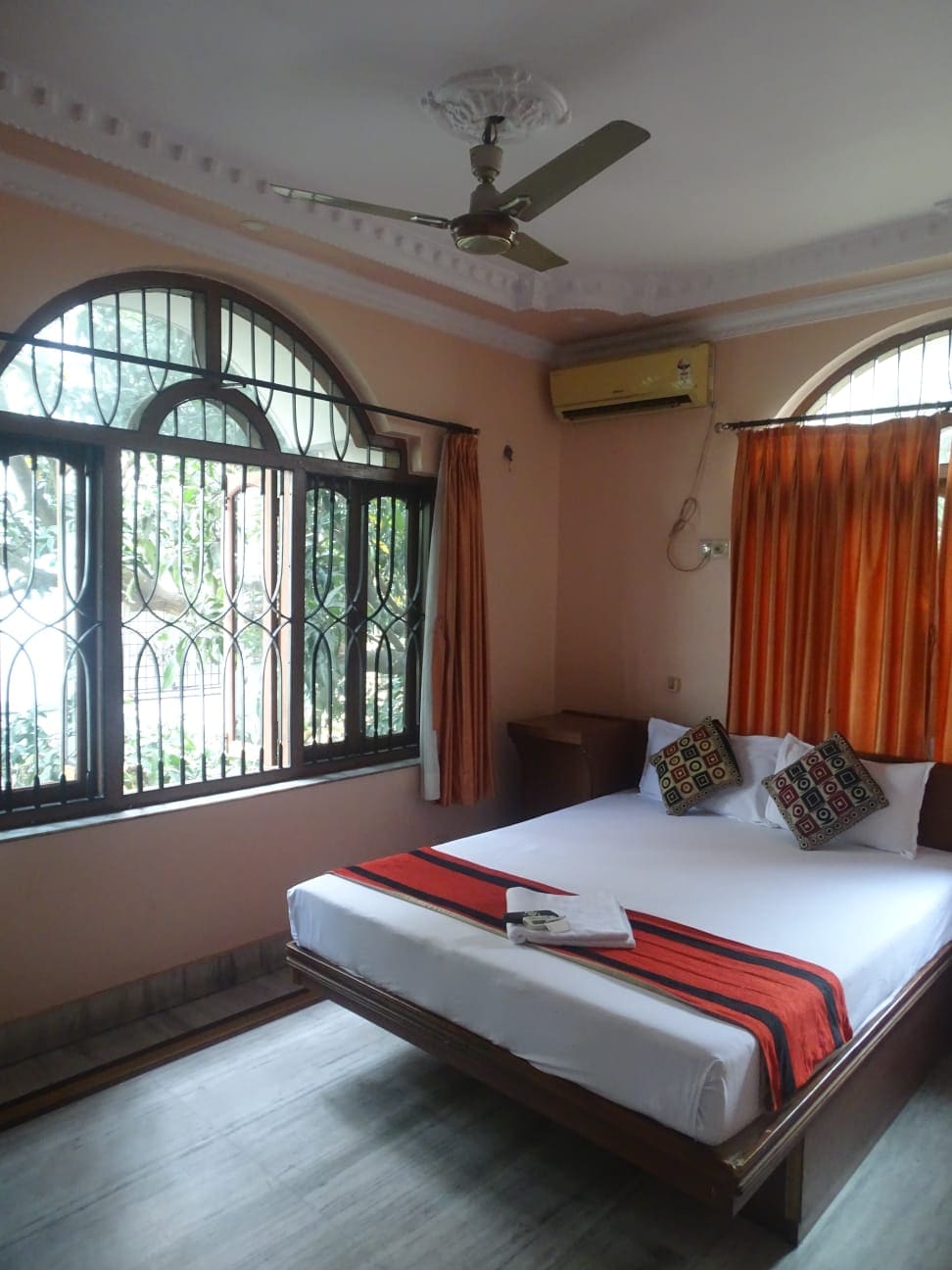 Sushama Guest House - Tap to explore photos