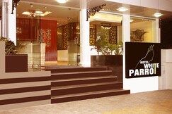Hotel White Parrot
