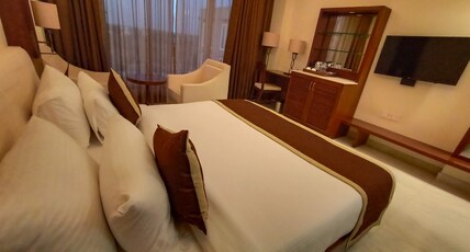 Hotel Parmeshwari Room Type - Super Deluxe Room