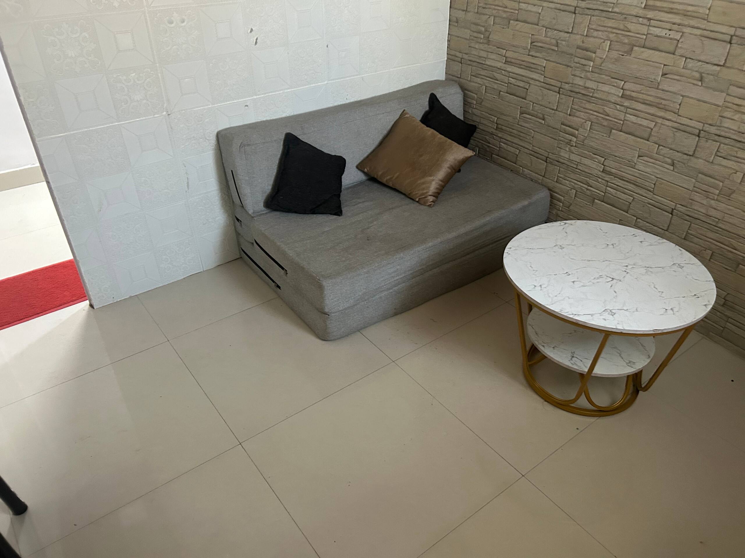 1Bedroom hall apt near sea Bandra - Tap to explore photos