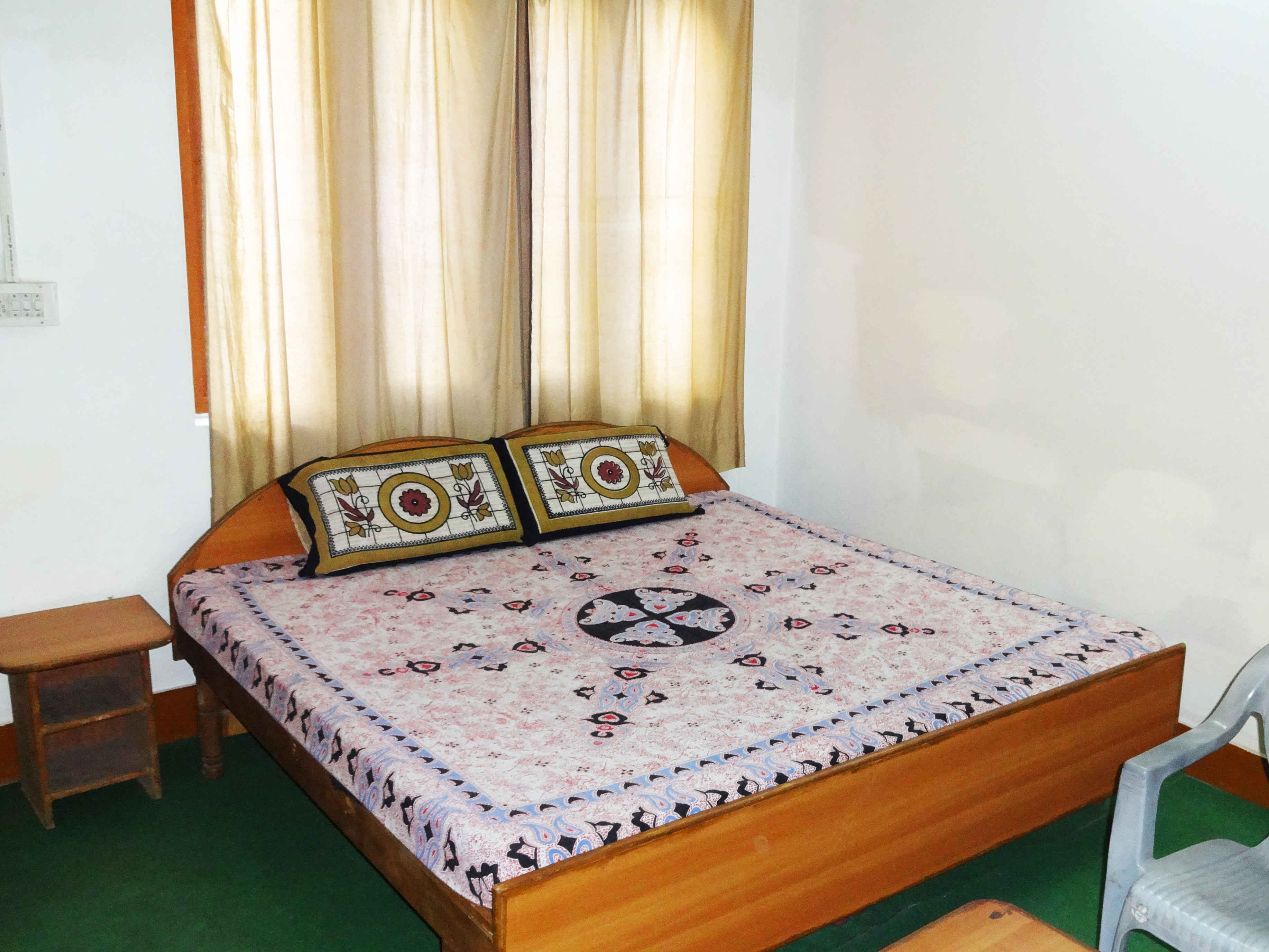 HOTEL ROSHAN - Tap to explore photos