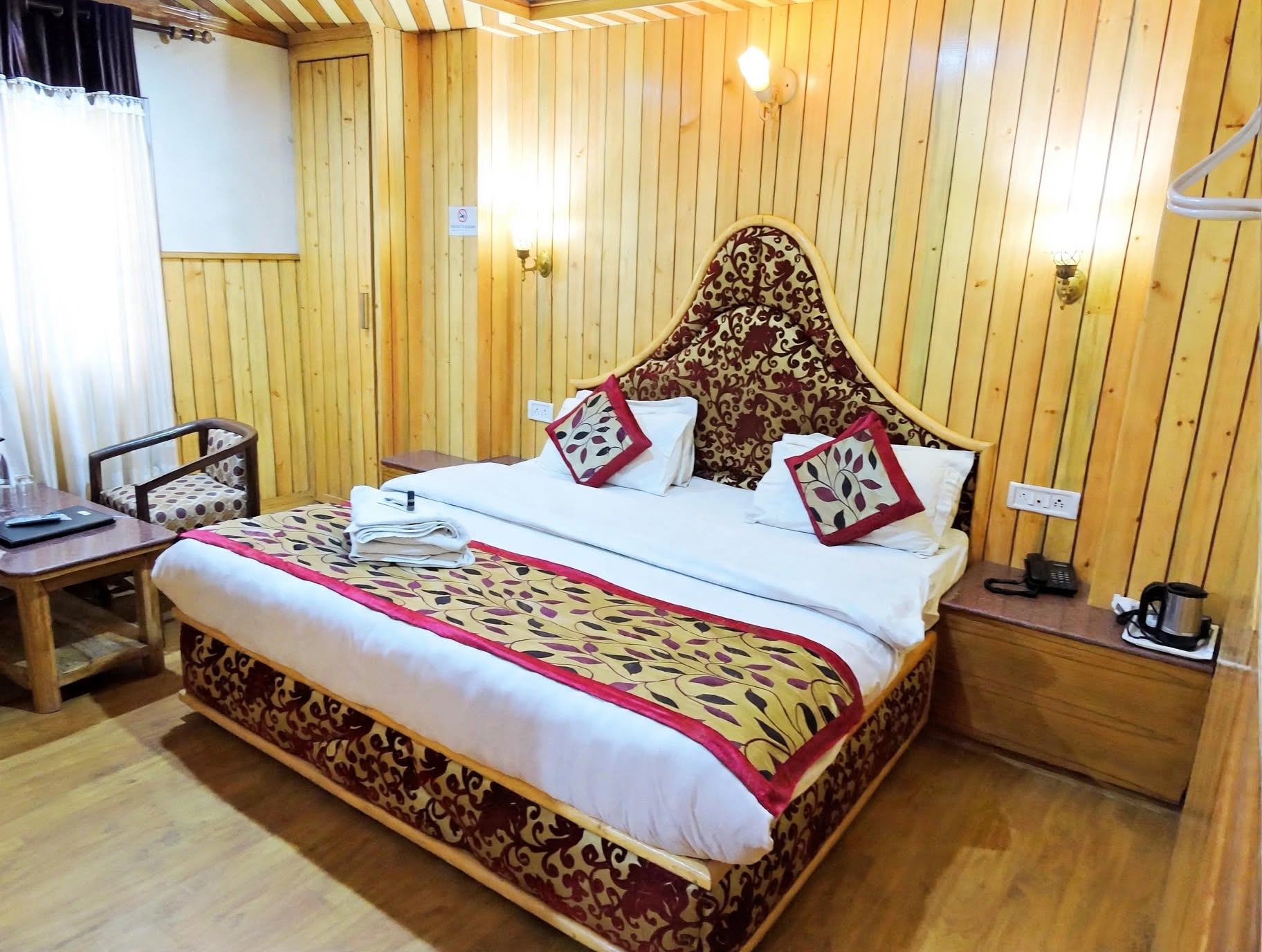 Hotel Chaman Palace - Tap to explore photos