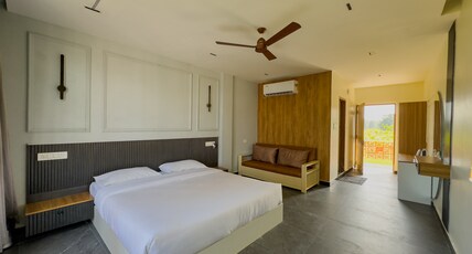 Wild Wadi Water Park and Resort Room Type - King Bed Room with Pool View