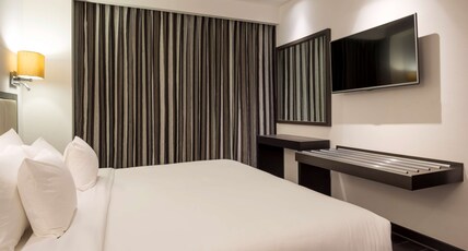 DoubleTree by Hilton Guadalajara Centro Historico Room Type - 1 KING DELUXE