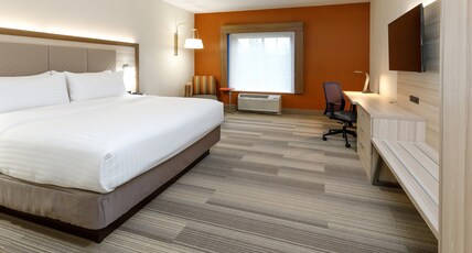 Holiday Inn Express & Suites Sturbridge Room Type - 1 King Standard