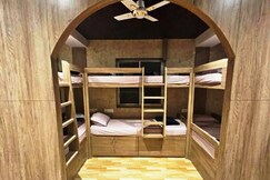 GARDEN CREEK DORMITORY FORT