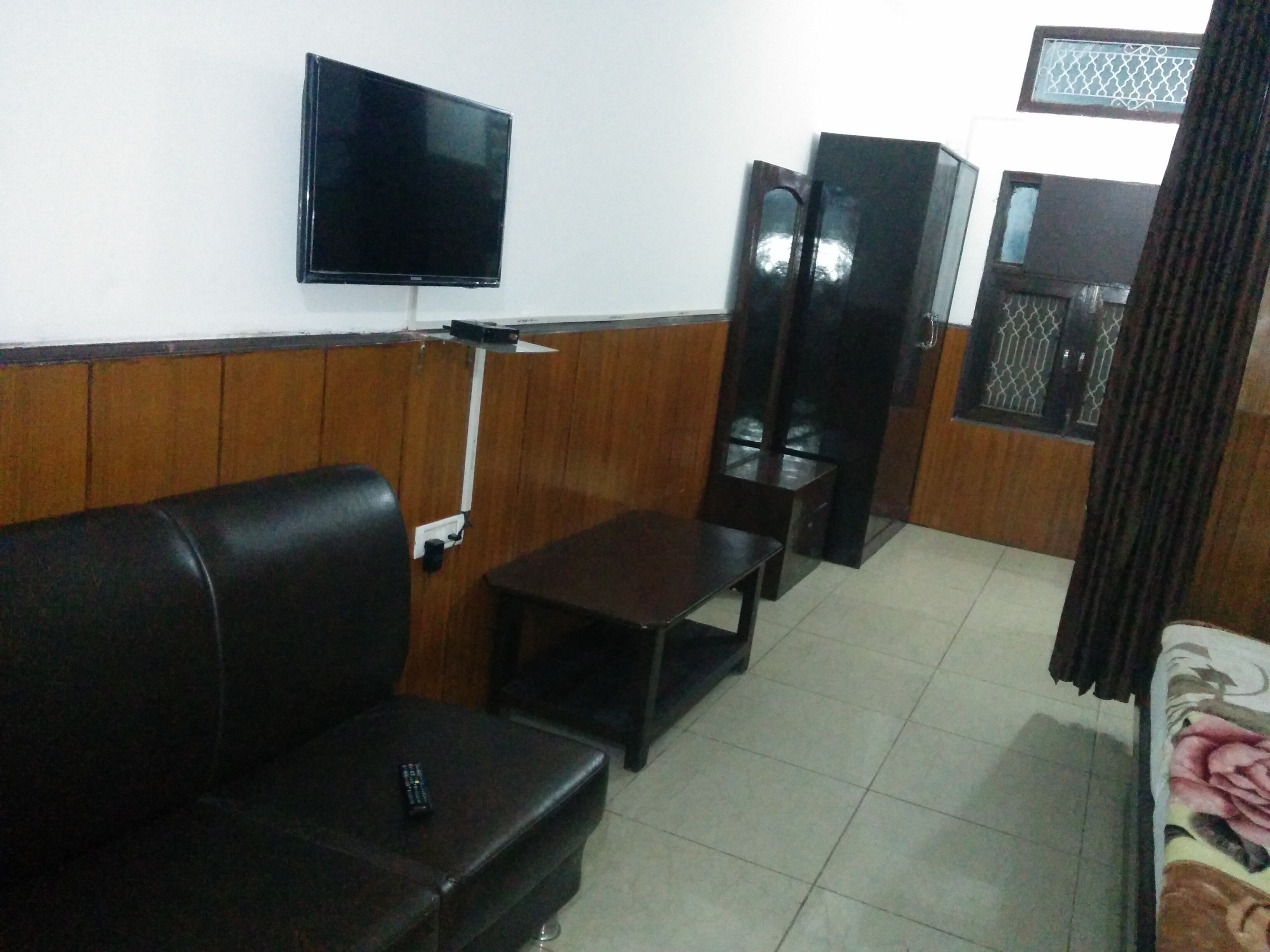 Shree Krishna Aashram - Tap to explore photos