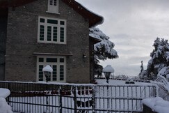 Deodar Manor | Mountain-view Rooms