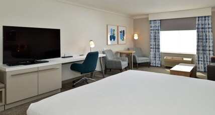 Hilton Garden Inn Napa Room Type - 1 KING BED WITH WHIRLPOOL
