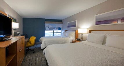 Holiday Inn Express KAMLOOPS Room Type - 2 Qn Stndrd Comm Mobil Access Roll Shwr