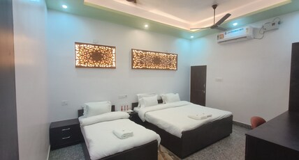 Ratna Hotel And Banquet Room Type - Triple Room Ratna Hotel And Banquet Room Type - Triple Room