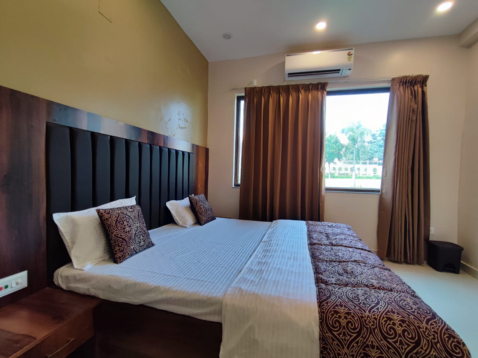 Mishka Boutique Hotel - Tap to explore photos
