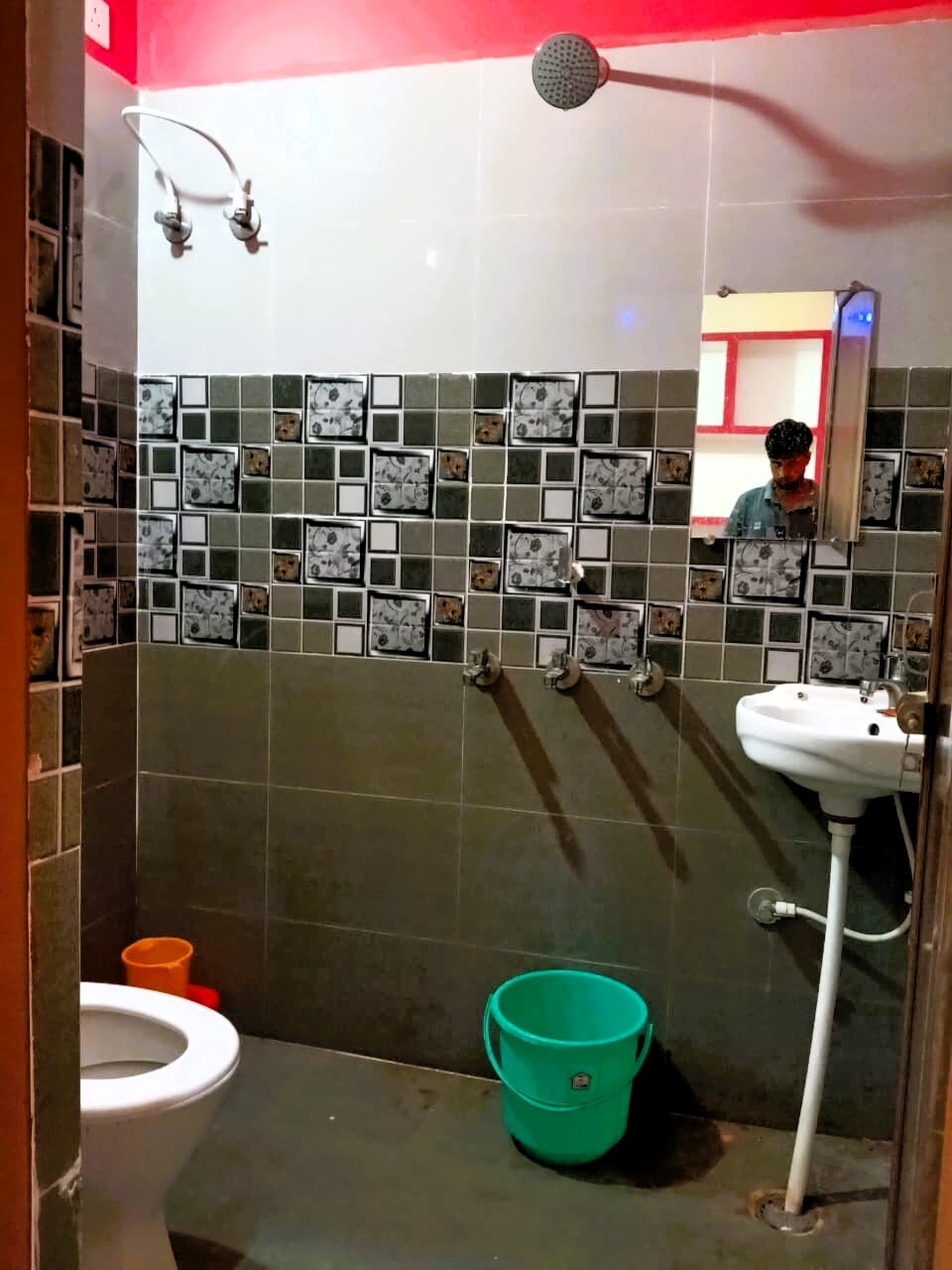 Satya Inn near Khade Hanuman Mandir - Tap to explore photos