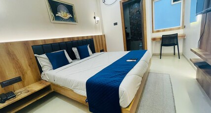 HOTEL THE GOLDEN TREE Room Type - Delux Room