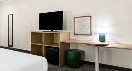 Spark by Hilton Springfield Southwest Room Type - 1 KING MOBIL ACCESS RIS