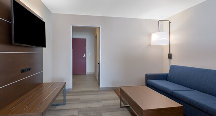 Holiday Inn Express ELLENSBURG Room Type - 1 King Suite