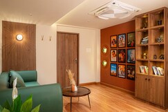Cozy Movie-Themed Studio in Prime City Center