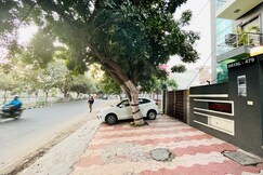 Hotel Dayal Regency, Millenium City Metro, Near Fortis Hospital