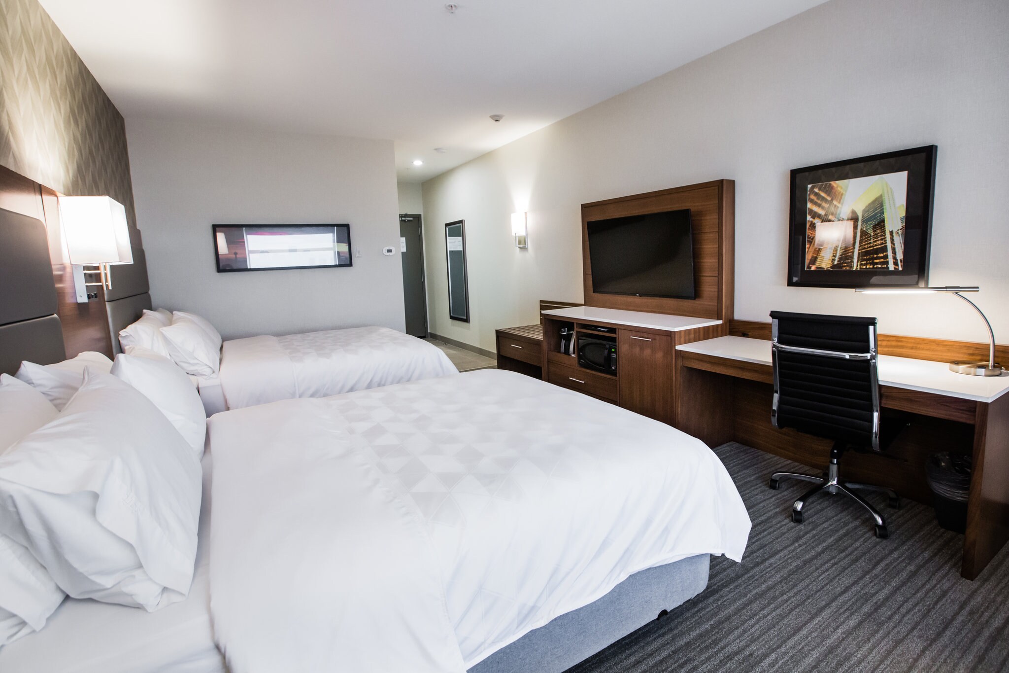 Holiday Inn & Suites Calgary South - Conference Ctr - Tap to explore photos