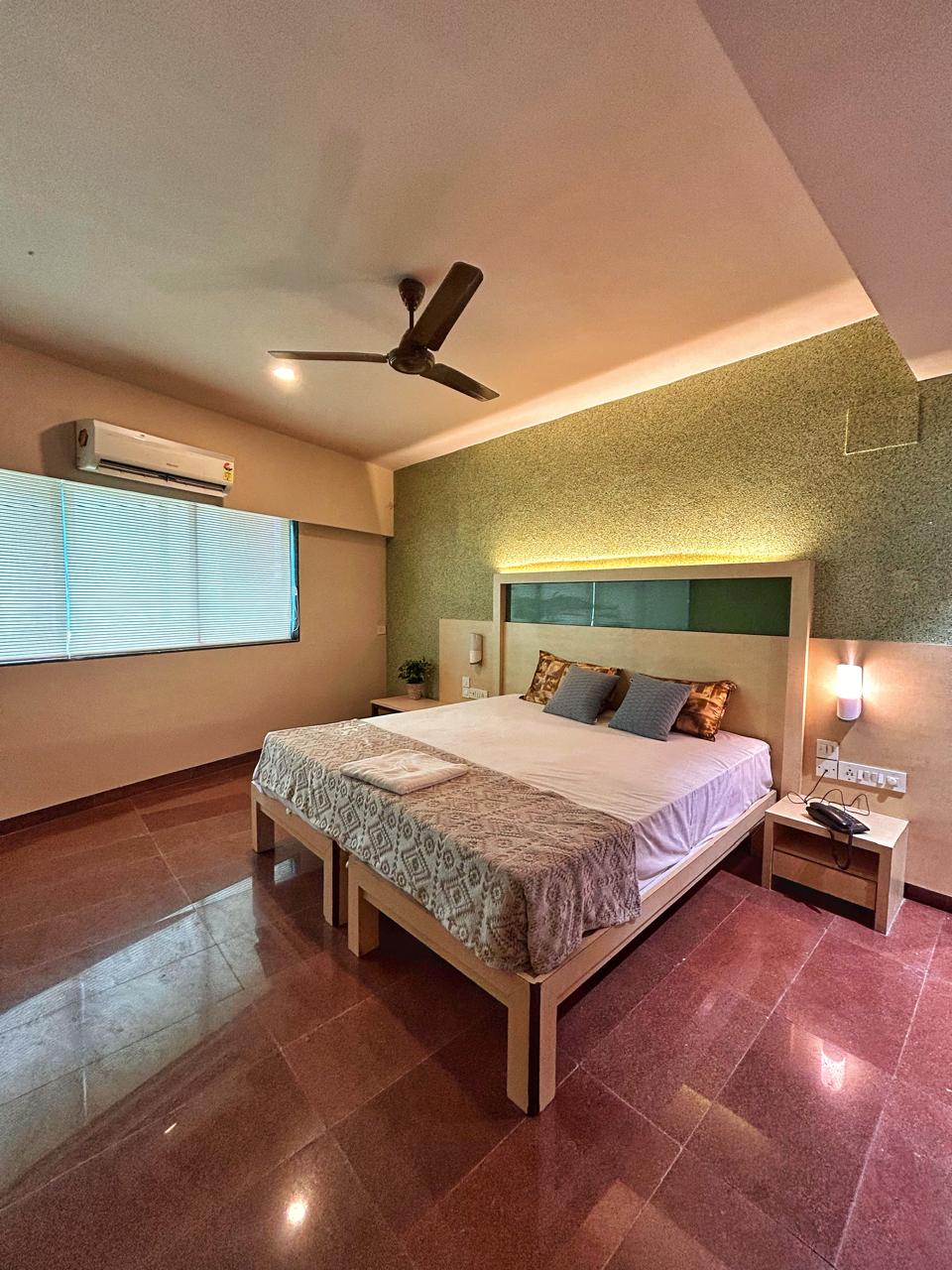 Hotel Twins - Tap to explore photos