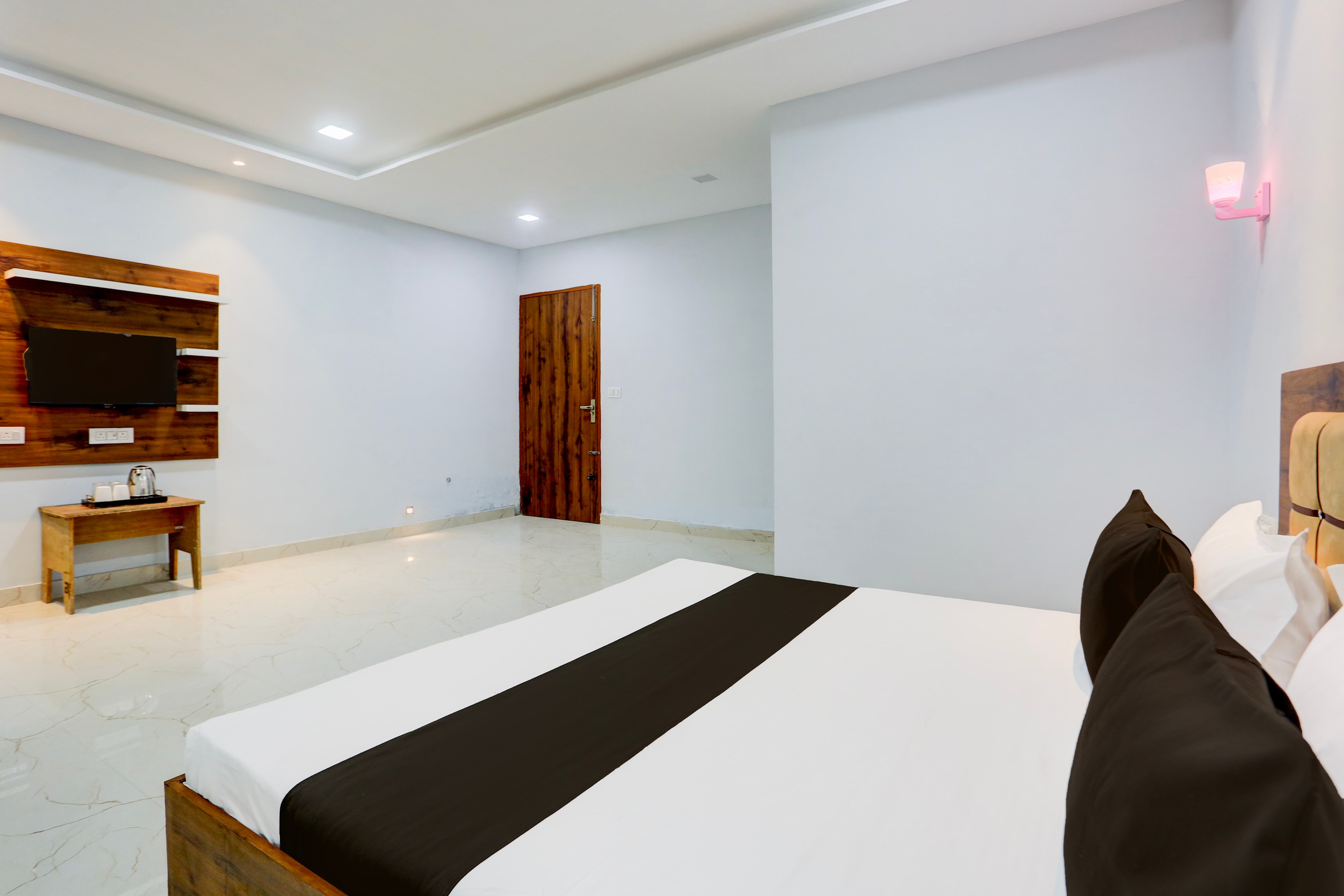 Hotel O Sui Generis Motel And Banquets - Tap to explore photos