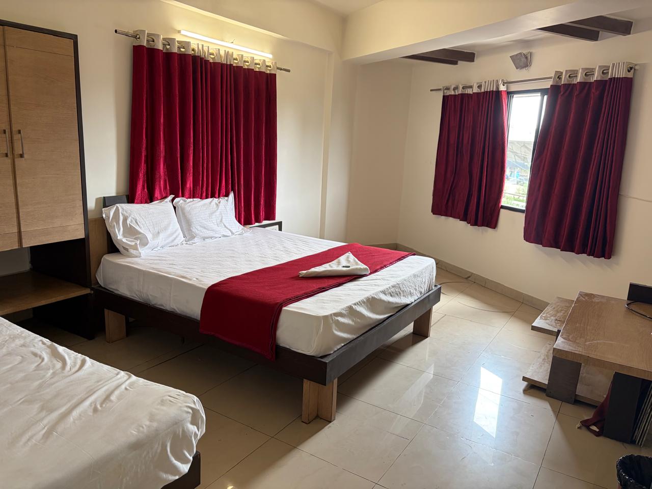 Hotel Sai Palace - Tap to explore photos