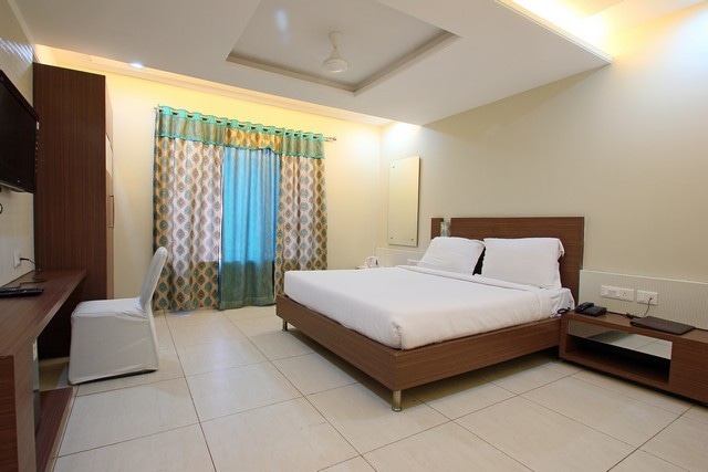 Hotel Sheela Shree Plaza - Tap to explore photos
