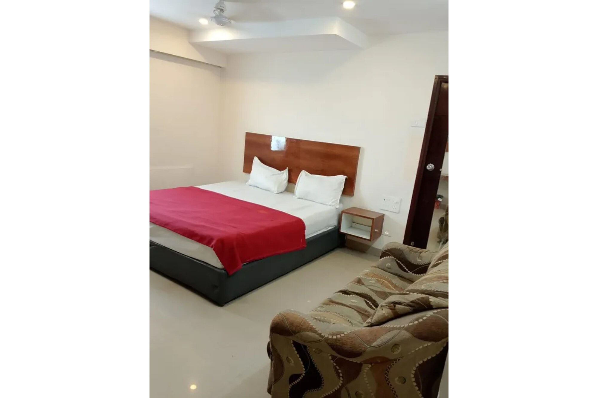 FabHotel Sashi Paradise - Tap to explore photos