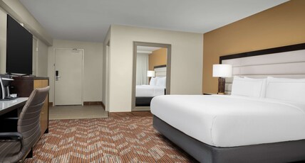 DoubleTree by Hilton Greensboro Airport Room Type - 1 KING HEARING ACCESSIBLE