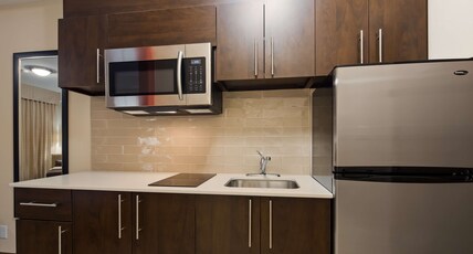 Best Western Plus Merritt Hotel Room Type - 2 Queen Beds, Non-Smoking, Kitchenette, Balcony, Microwave And Refrigerator, Wi-Fi, Full Breakfast Best Western Plus Merritt Hotel Room Type - 2 Queen Beds, Non-Smoking, Kitchenette, Balcony, Microwave And Refrigerator, Wi-Fi, Full Breakfast