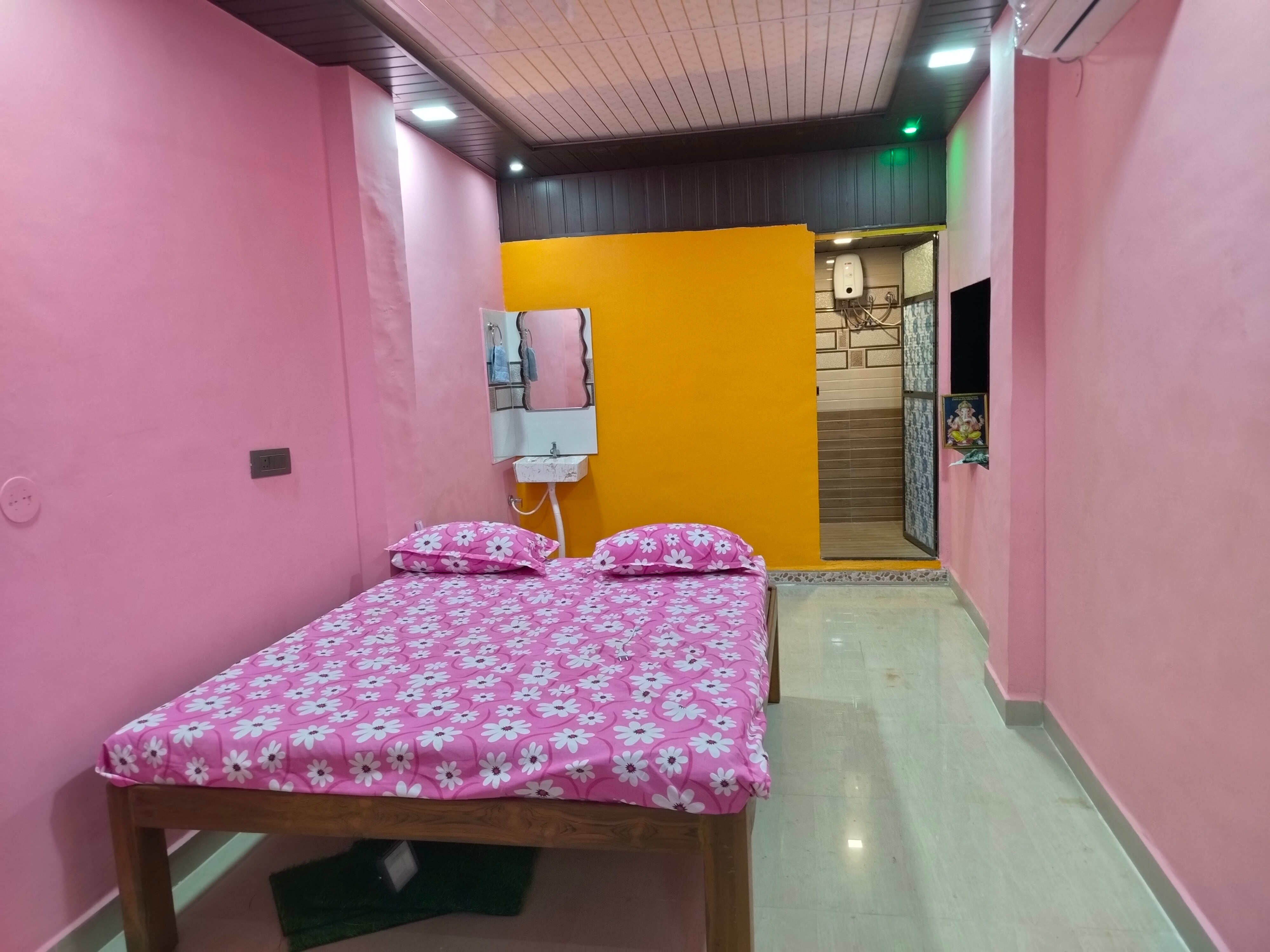 Shubhamkaroti Home Stay - Tap to explore photos