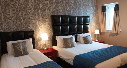 Royal Hotel Cardiff by Belvilla Room Type - Standard Triple Room