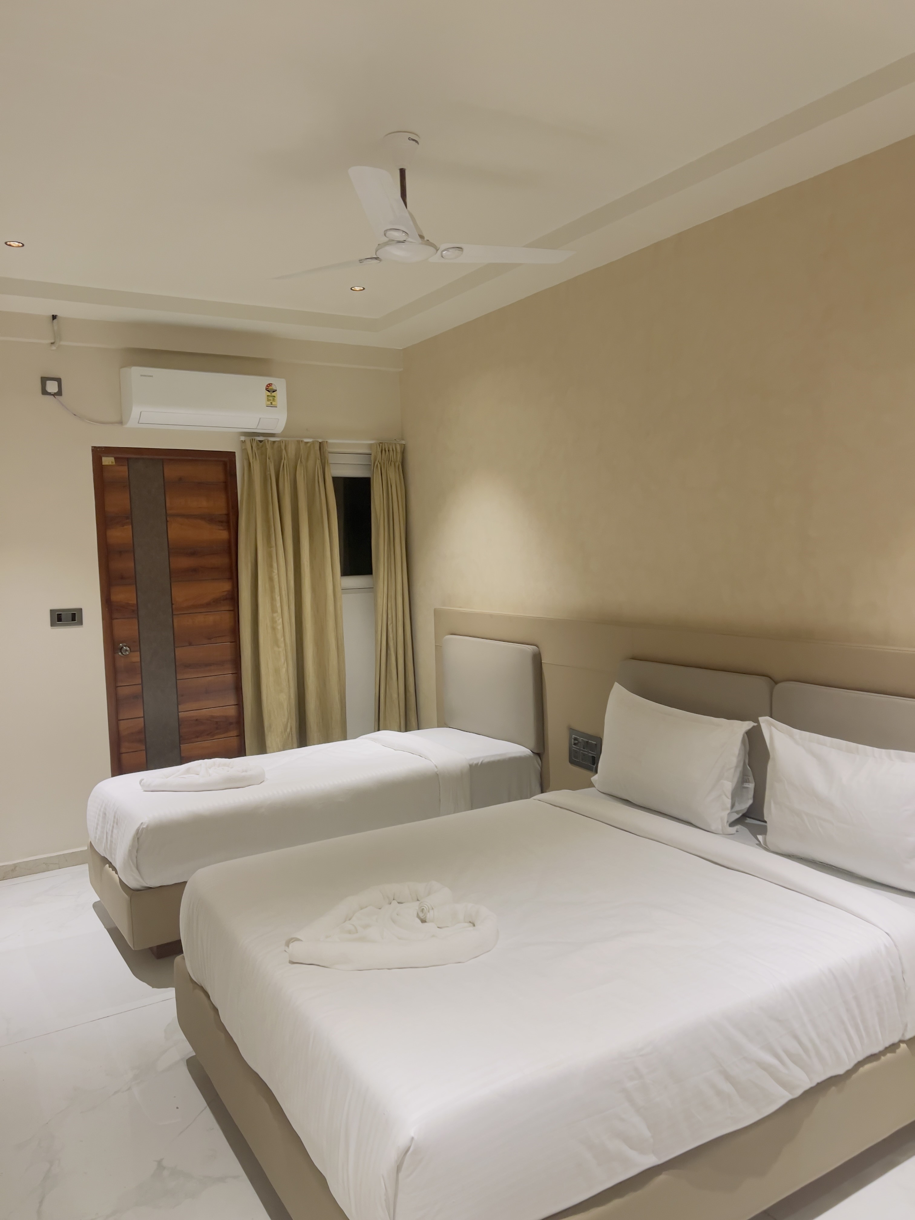 Hotel Liora Suites - Tap to explore photos