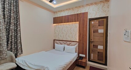 Hotel Mangal Murti Room Type - DELUXE ROOM
