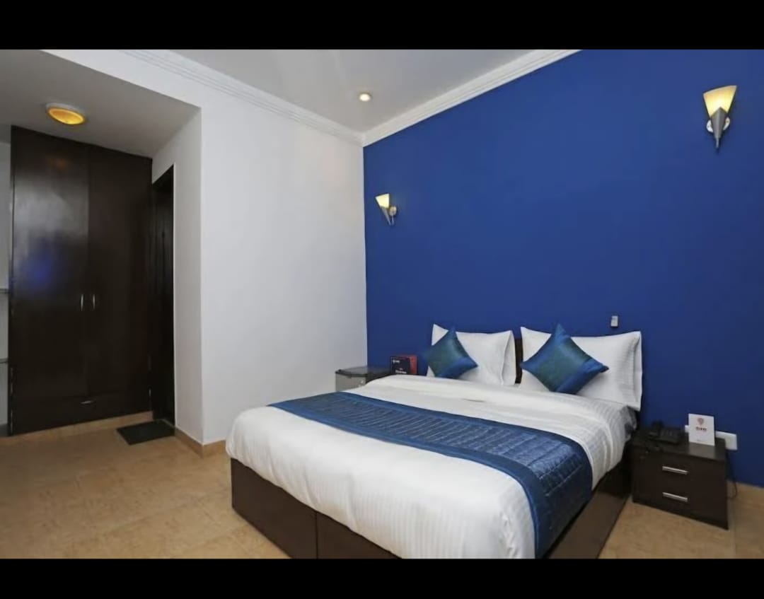 Whitelily residancy - Tap to explore photos