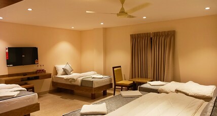 THE PARADISE HOTEL Room Type - PREMIUM FIVE BED AC