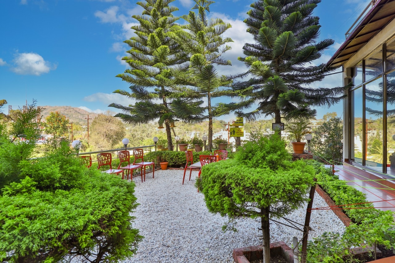 HOTEL ABU GRAND 1 km from nakki lake - Tap to explore photos
