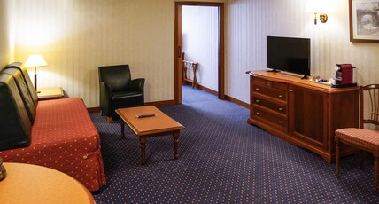 Mercure Andorra Room Type - Superior Non Smoking Room with 1 double bed and 2 single beds Mercure Andorra Room Type - Superior Non Smoking Room with 1 double bed and 2 single beds
