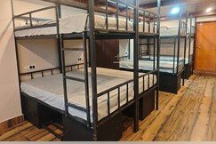 Offtracker bunks and stays