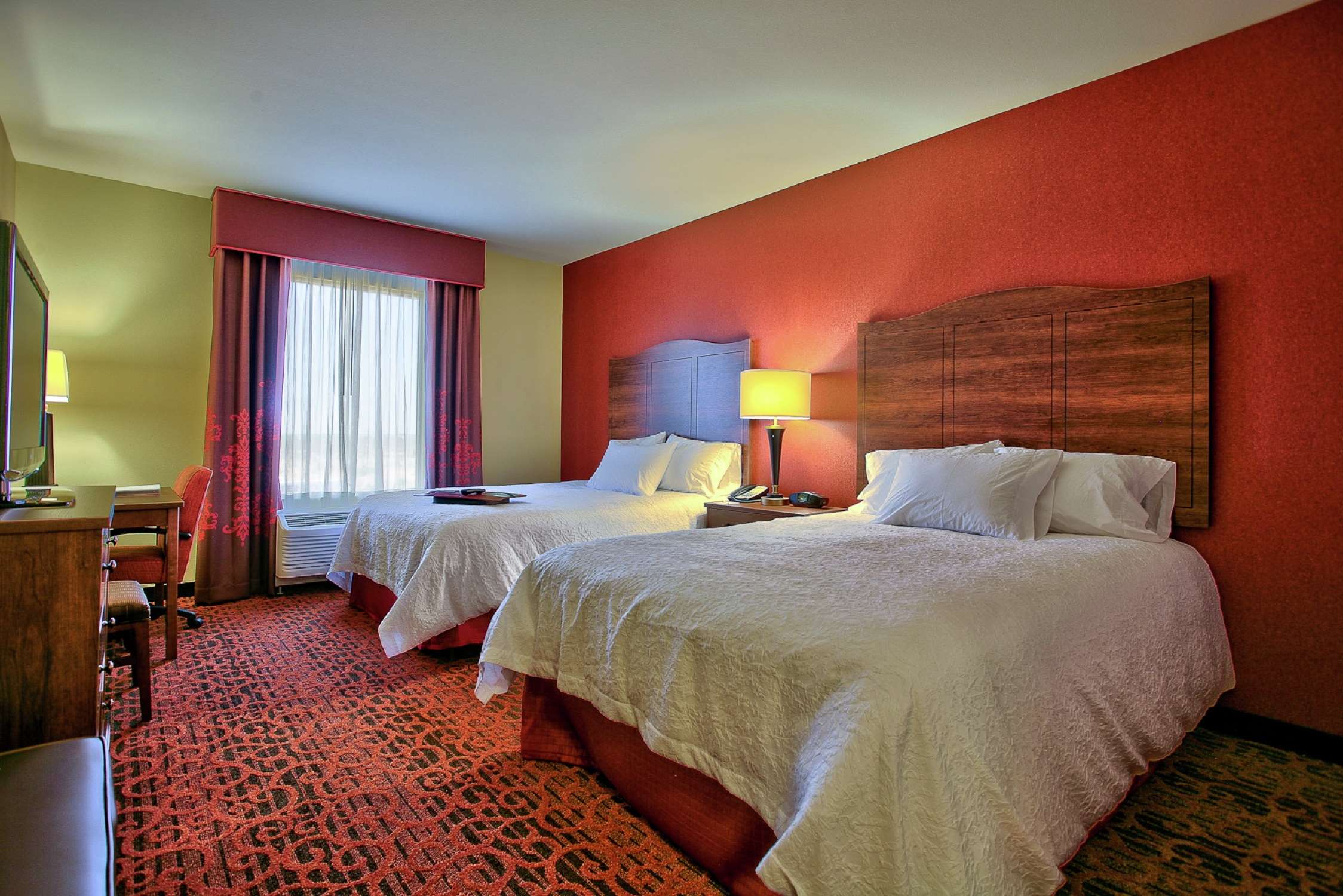 Hampton Inn & Suites Scottsdale Riverwalk - Tap to explore photos