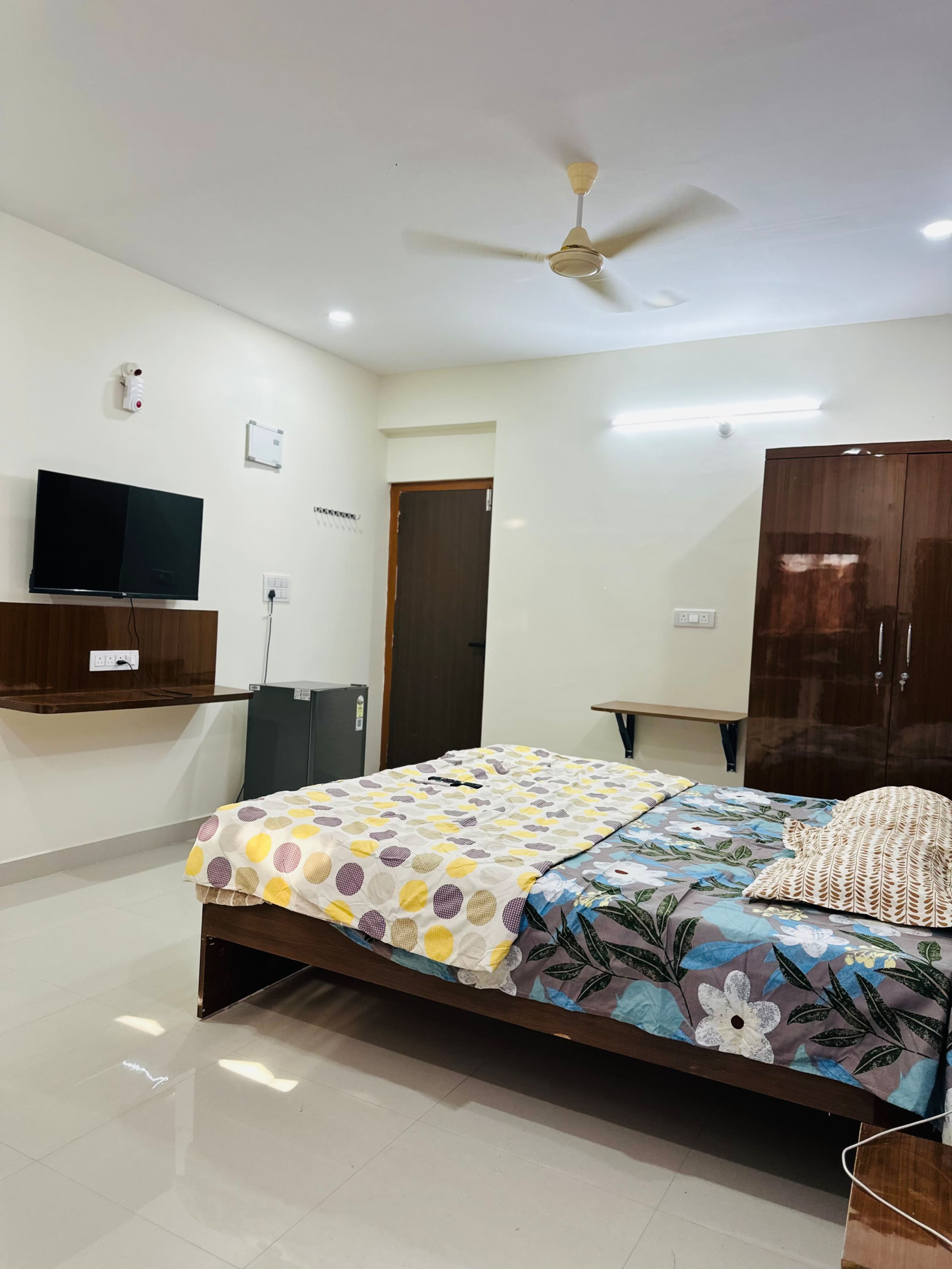 Premium Furnished Flat Near AIG Wipro US Consulate - Tap to explore photos