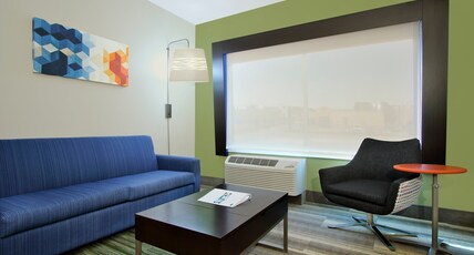 Holiday Inn Express & Suites Brookshire - Katy Freeway Room Type - 1 King Standard Comm Access Tran Shower
