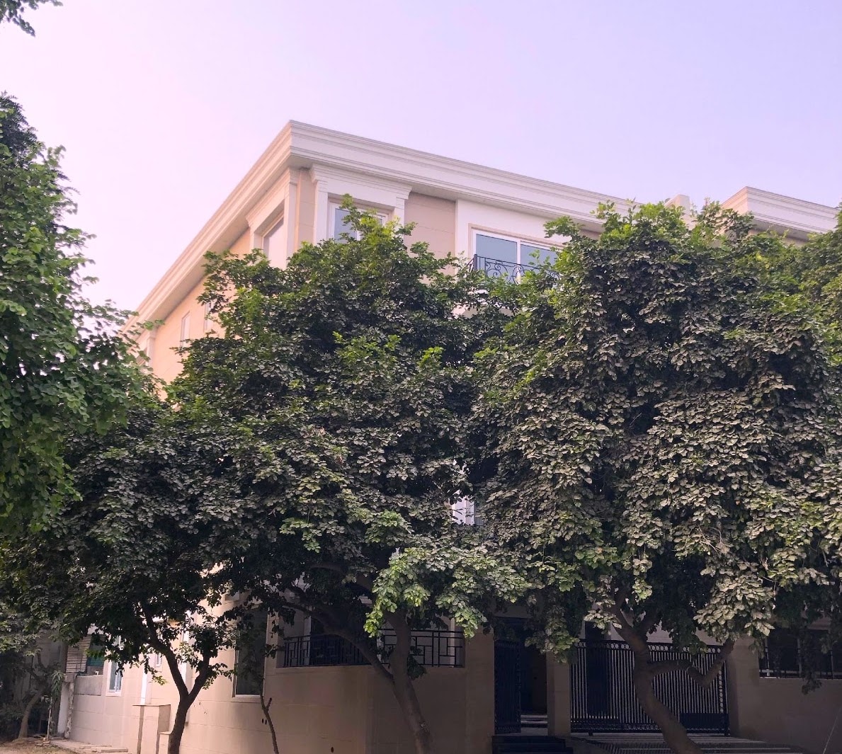 The Woodbury near Cyber Hub - Tap to explore photos