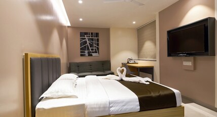 Hotel Elite Inn Room Type - Premium AC ( 290 Sq.Ft ) Hotel Elite Inn Room Type - Premium AC ( 290 Sq.Ft )